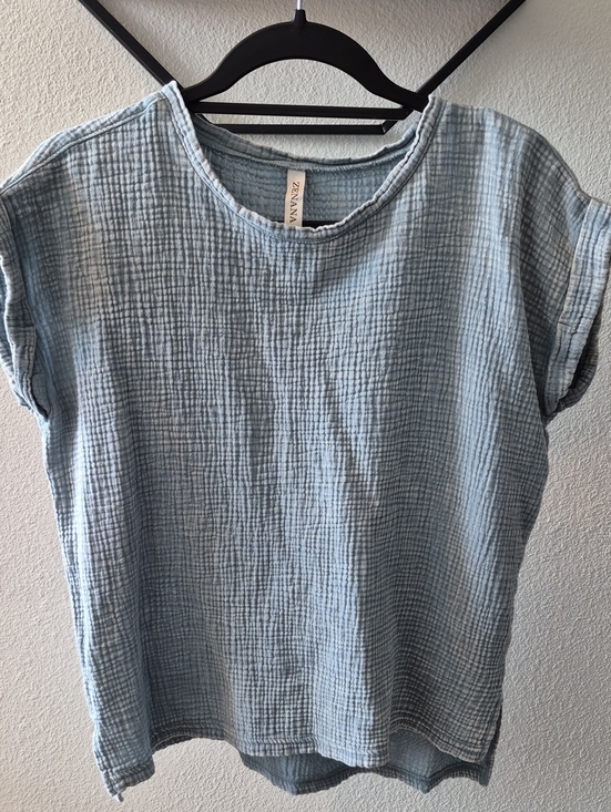 Zenana Outfitters Tops - Zenana Outfitters Light Blue Crinkle Short Sleeve Tee